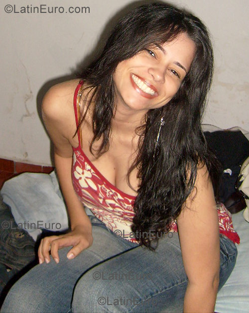 Date this funny Brazil girl Rosana from Goiania B977