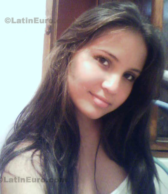 Date this delightful Colombia girl Carolina from Pereira C8258