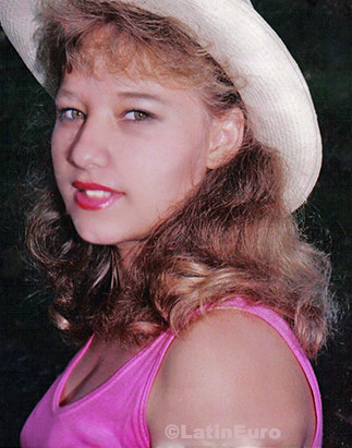 Date this pretty Colombia girl Maria from  C8377