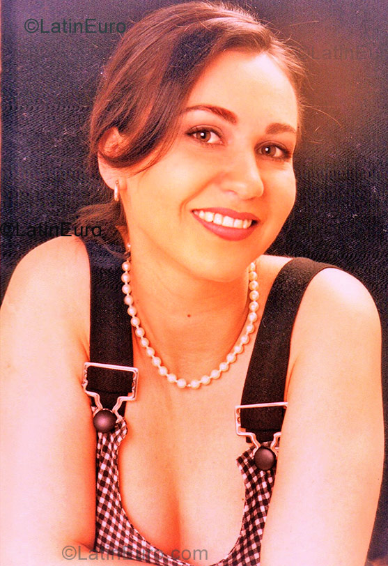 Date this fun Colombia girl Aiza from Bogota C8860