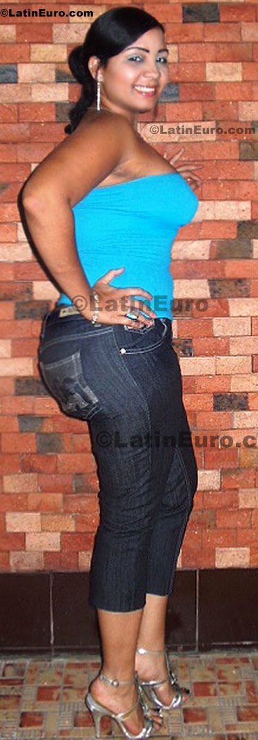 Date this stunning Dominican Republic girl July from Santo Domingo N-1013