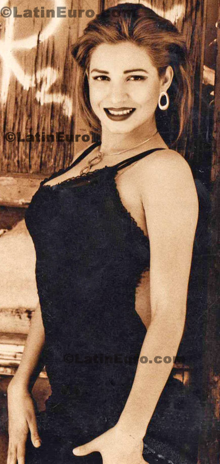 Date this pretty Any Country girl Myriam from  N-1077