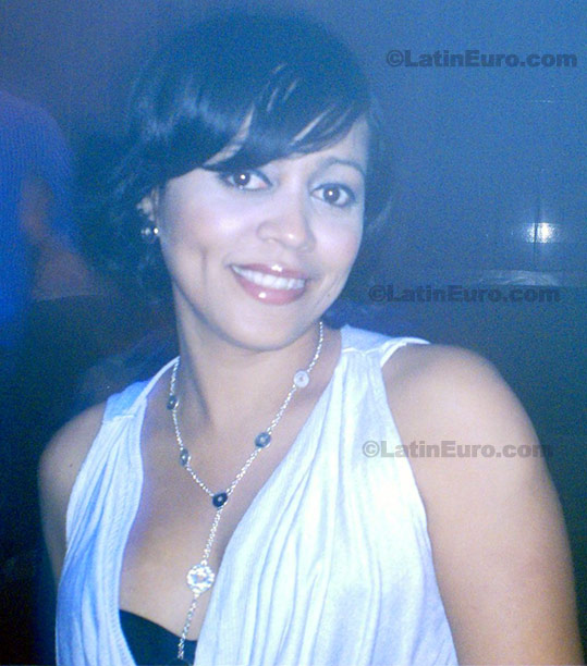 Date this cute Dominican Republic girl N-1090 from Santo Domingo N-1090