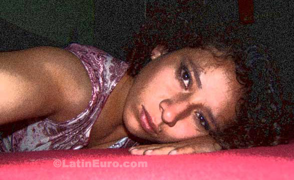 Date this cute Any Country girl Vanessa from Cusco N-1290
