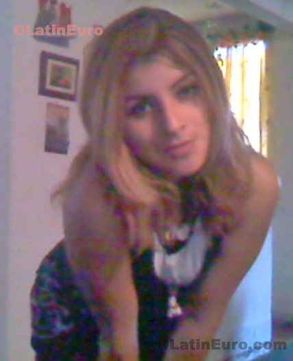 Date this happy Mexico girl Gabriela from Mexico City N-1372