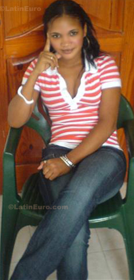 Date this nice looking Any Country girl Marlenis from Santiago N-1374