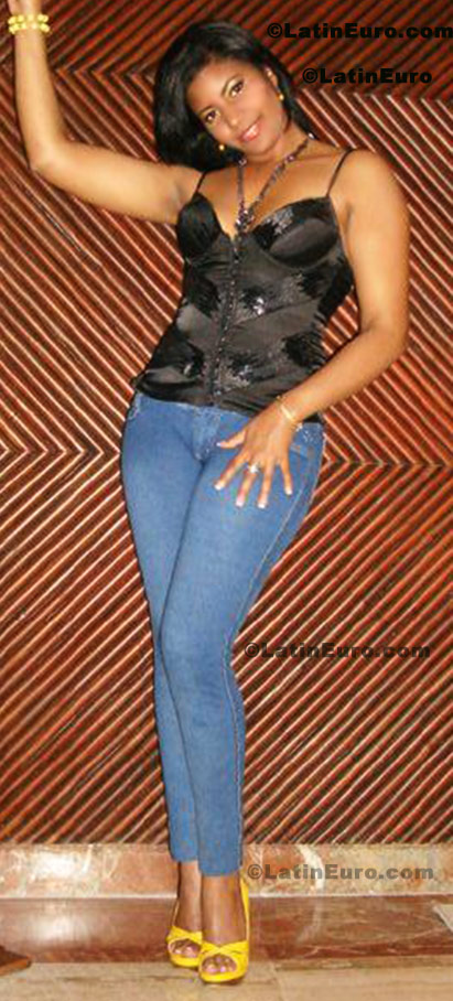 Date this athletic Dominican Republic girl Dahiana from La Vega N-1391