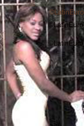 Date this nice looking Dominican Republic girl Raisa from Santo Domingo N-186