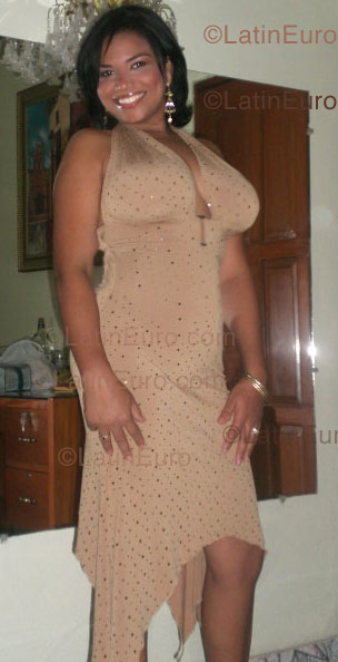 Date this happy Dominican Republic girl Carmen from Santiago N-260