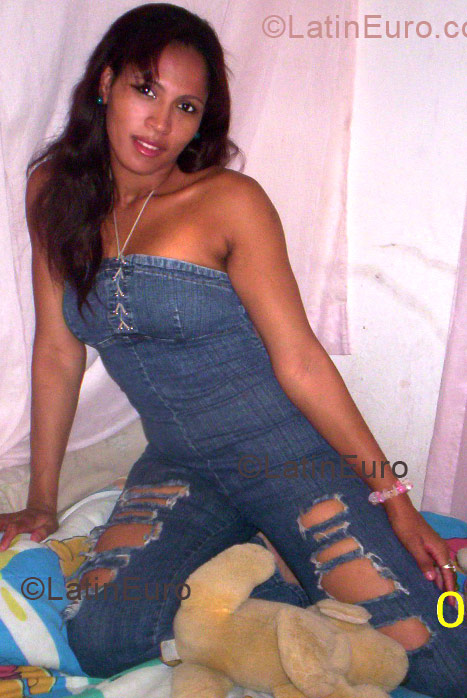 Date this funny Dominican Republic girl Luz from Santo Domingo N-27