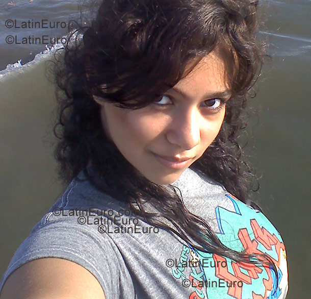 Date this exotic Honduras girl Albina from  N-270