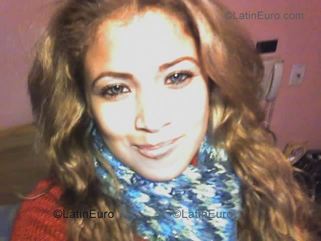Date this nice looking Any Country girl Jennyfer from  N-283