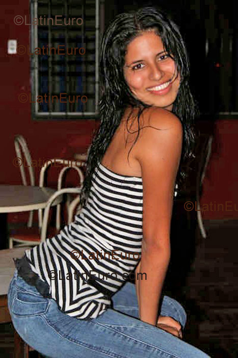 Date this athletic Peru girl Leyla from Lima N-285
