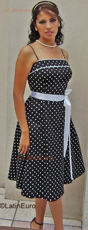 Date this tall Any Country girl Yolanda from  N-317