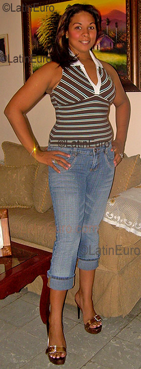 Date this beautiful Dominican Republic girl Deyanira from  N-337