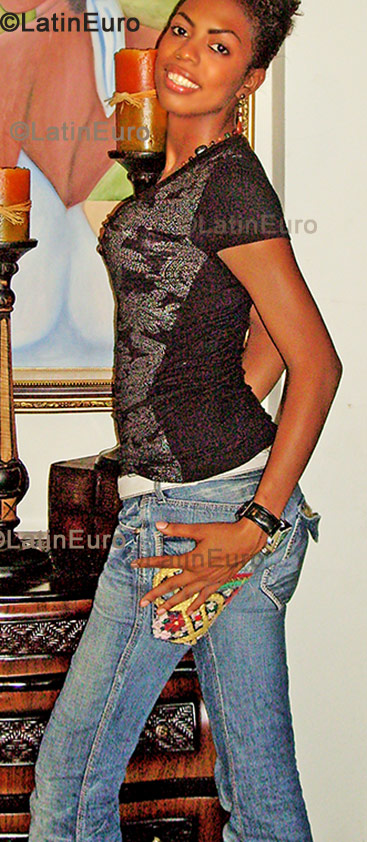 Date this exotic Dominican Republic girl Kinberlin from La Vega N-394