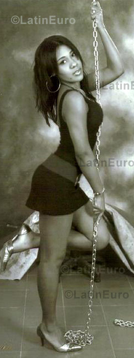 Date this sultry Dominican Republic girl Yarlin from Santo Domingo N-419