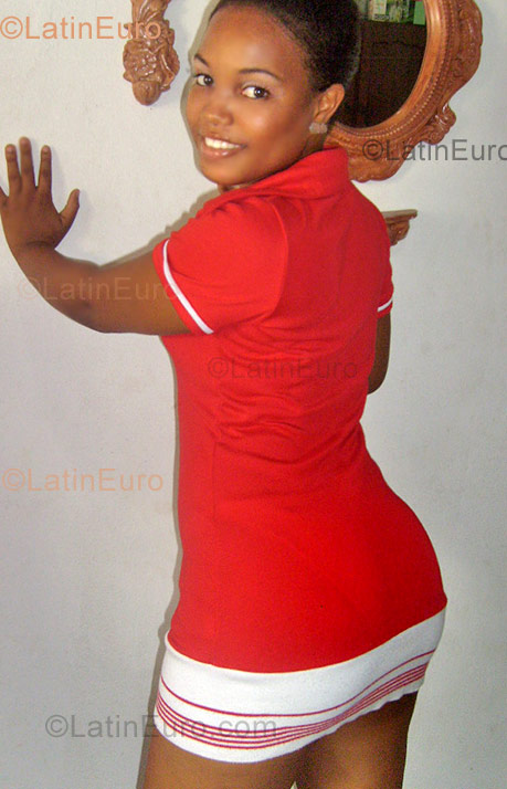 Date this happy Dominican Republic girl Silvia from Santiago N-440