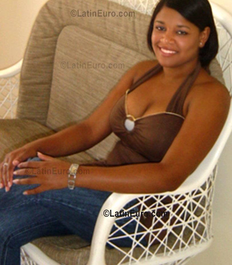 Date this athletic Dominican Republic girl Berenice from  N-523