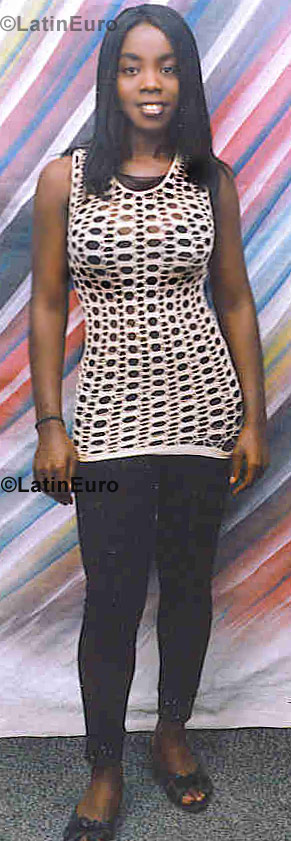 Date this happy Any Country girl Fabiloa from  N-623