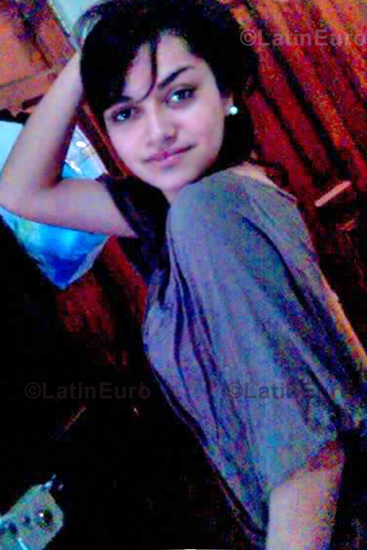 Date this young Honduras girl Helen from Santa Rosa de Copan N-671