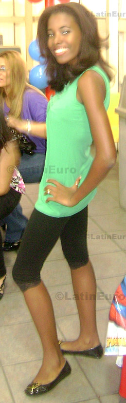 Date this pretty Dominican Republic girl Jenniffer from Santo Domingo N-676