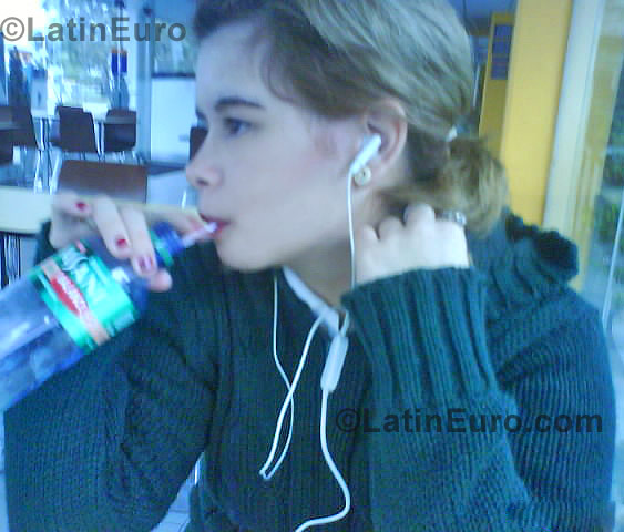 Date this athletic Any Country girl Rita from Formosa N-701