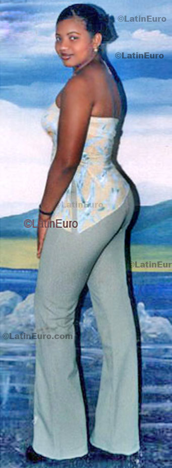 Date this nice looking Dominican Republic girl Eridania from Haina N-808