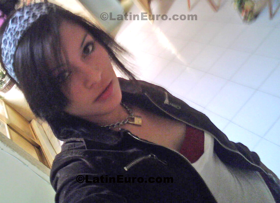 Date this nice looking Mexico girl Alejandra from Valle De Santiago N-867