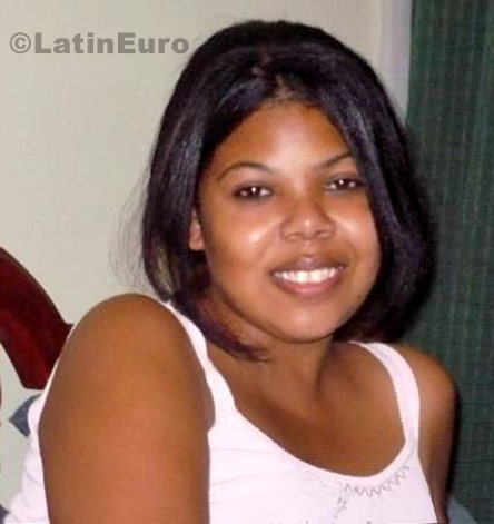 Date this athletic Dominican Republic girl Sol from Santo Domingo N-871