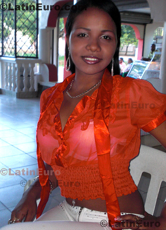 Date this foxy Dominican Republic girl Fifa from Juan Dolio N-874