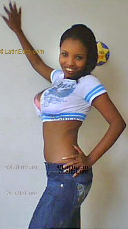 Date this charming Dominican Republic girl Quisary from San Cristobal N-89