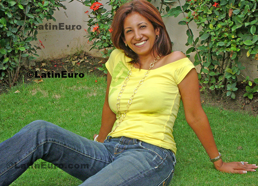 Date this happy Dominican Republic girl Maria from Santiago N-955