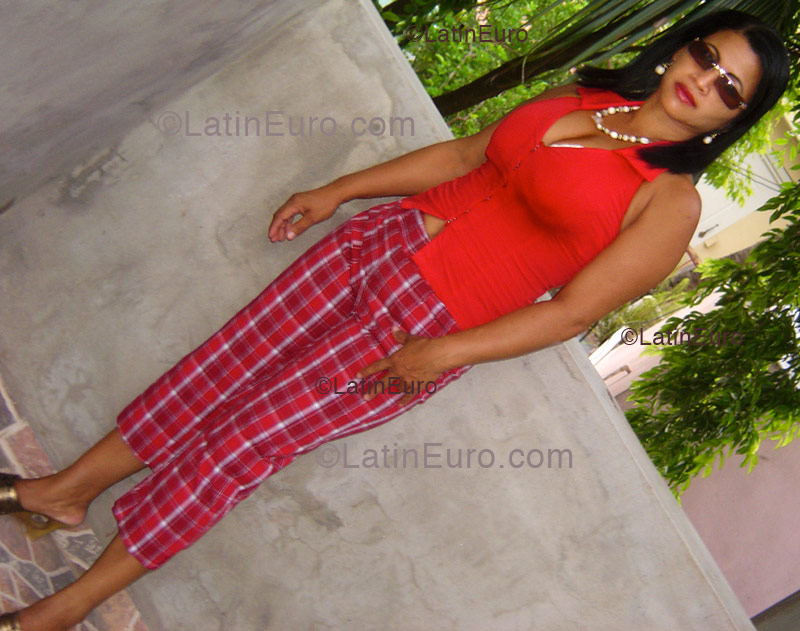 Date this hard body Dominican Republic girl Dominican from Santo Domingo N-97