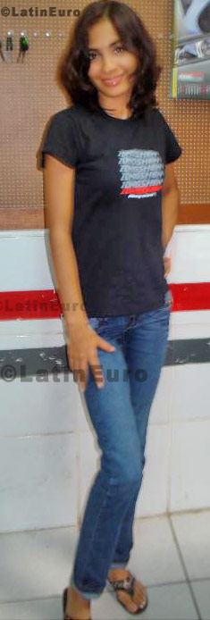 Date this attractive Any Country girl Roci from Lima N-978