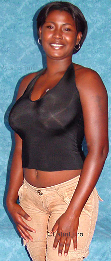 Date this lovely Dominican Republic girl Glendi from  N1082