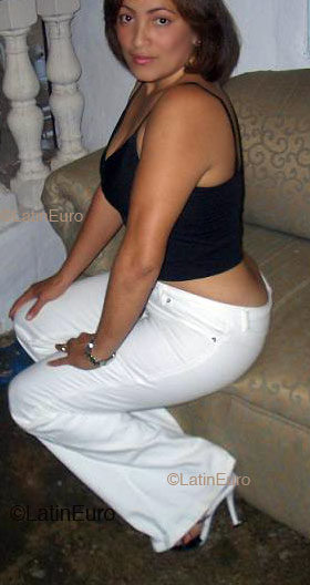 Date this nice looking Dominican Republic girl Mari from Bonao N1199