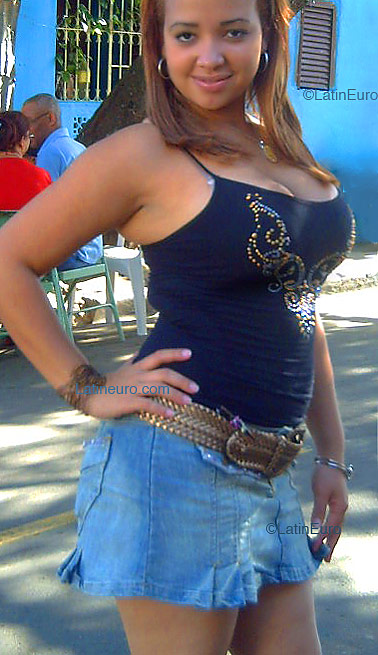Date this charming Dominican Republic girl Danelkis from Santiago N1227