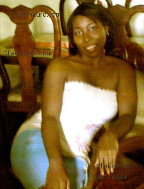 Date this passionate Dominican Republic girl Natalia from Santo Domingo N186