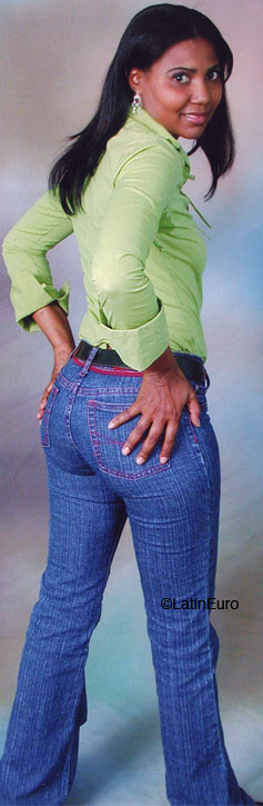 Date this passionate Dominican Republic girl Yudi from Santiago N2608