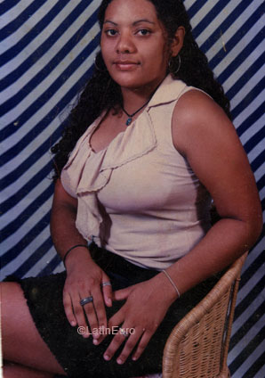 Date this nice looking Honduras girl Marlynn from Roatan N3031