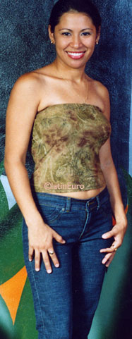 Date this fun Honduras girl Carin from Comayagua N3437