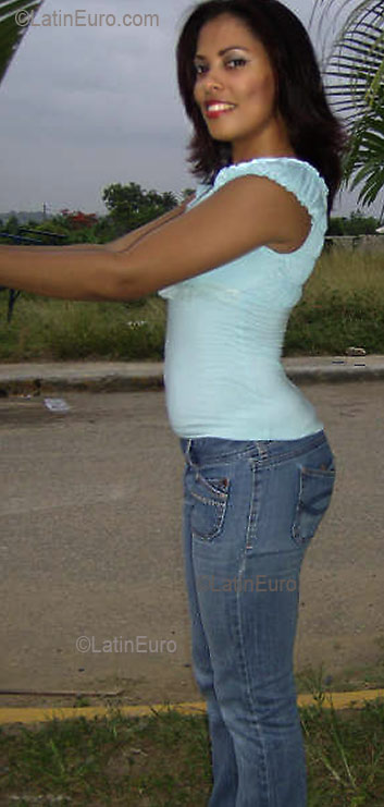 Date this good-looking Dominican Republic girl Michele from Santo Domingo N304