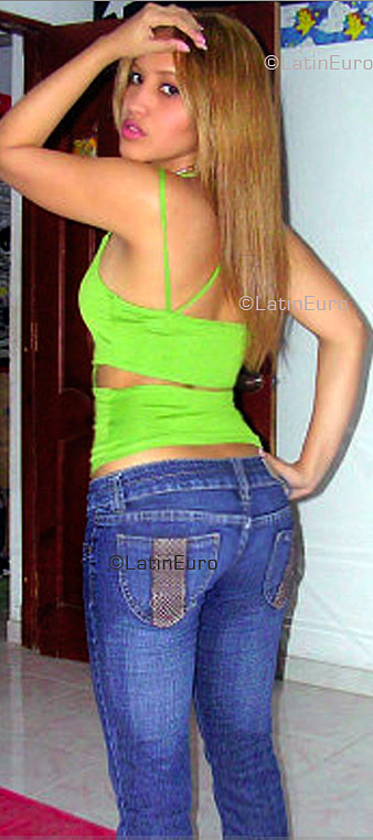 Date this attractive Dominican Republic girl Solenny from Santo Domingo N842
