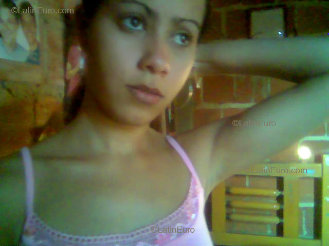 Date this pretty Brazil girl Vanessa from Goiania B2144