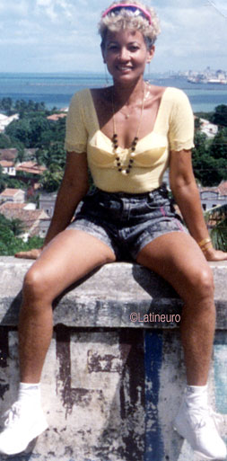 Date this funny Brazil girl Deyse from Recife B8904