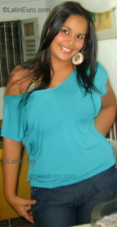 Date this voluptuous Brazil girl Cassia from Recife BR41