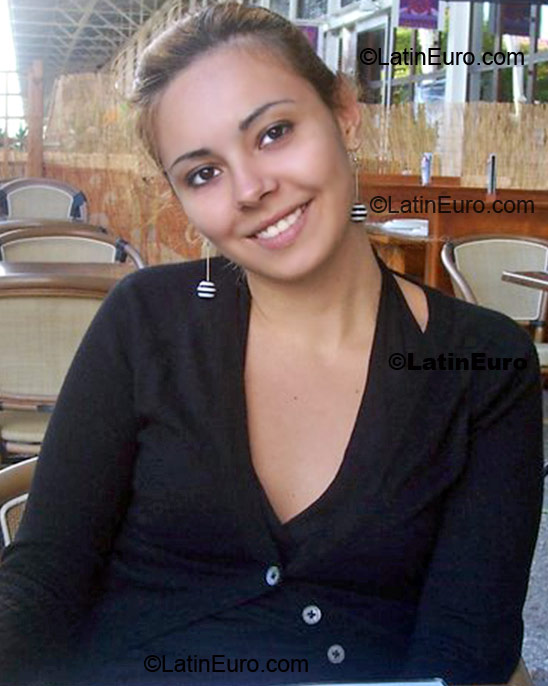Date this pretty Brazil girl Renata from Londrina BR124