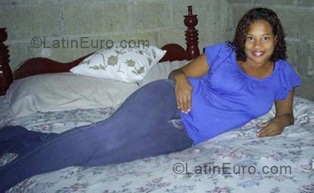 Date this exotic Dominican Republic girl Vielka Isabel from Santiago DO210