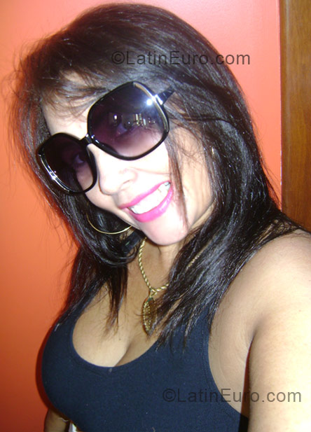 Date this fun Brazil girl Aniger from Vitoria BR327